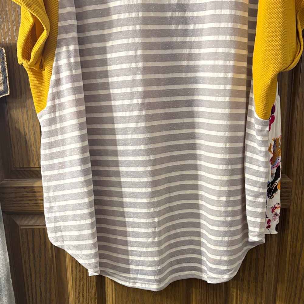 Umgee Floral V-Neck Blouse with Yellow Sleeves - Picture 6 of 7